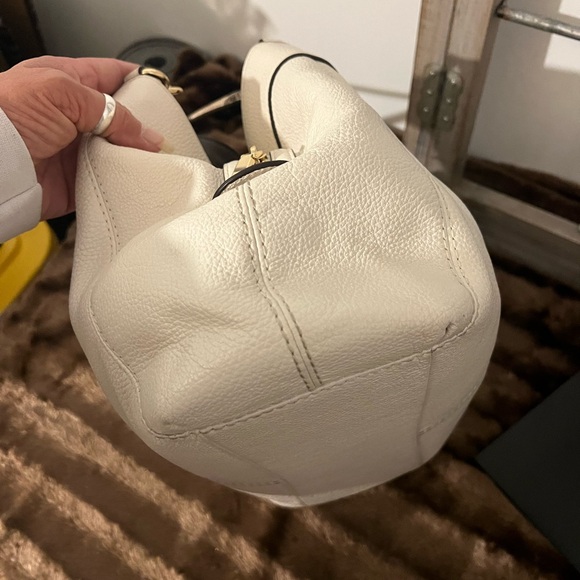 Coach Lexy - Picture 7 of 9